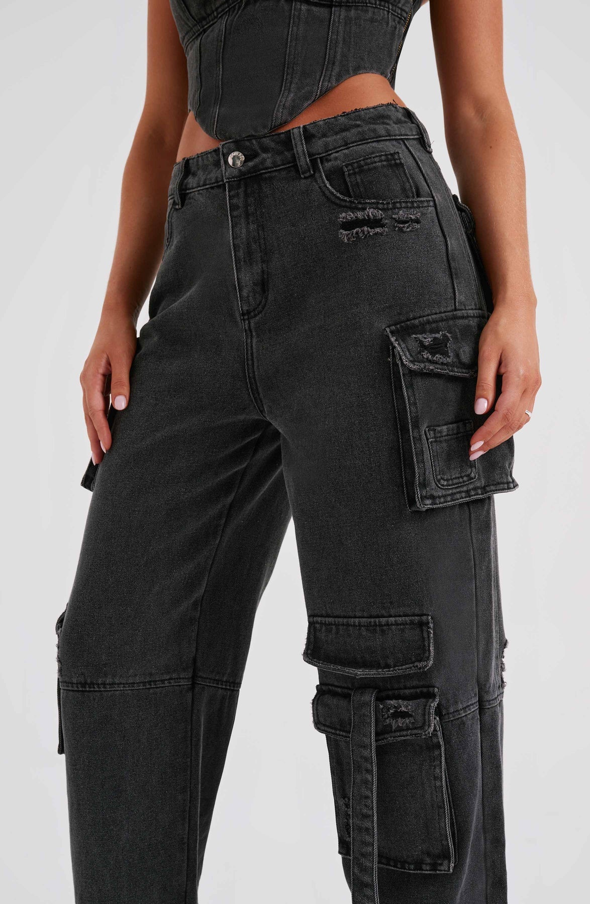 Mila - Stilvolles zweiteiliges Denim-Set aus trägerlosem Top und Cargo-Hose mit Taschen