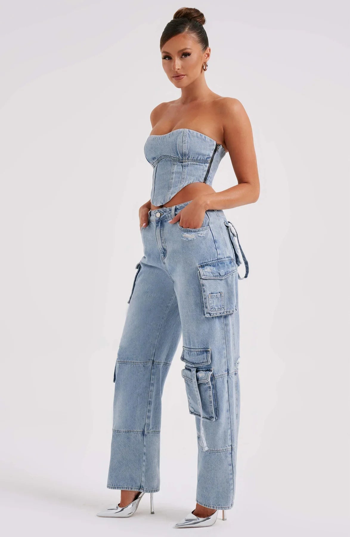Mila - Stilvolles zweiteiliges Denim-Set aus trägerlosem Top und Cargo-Hose mit Taschen