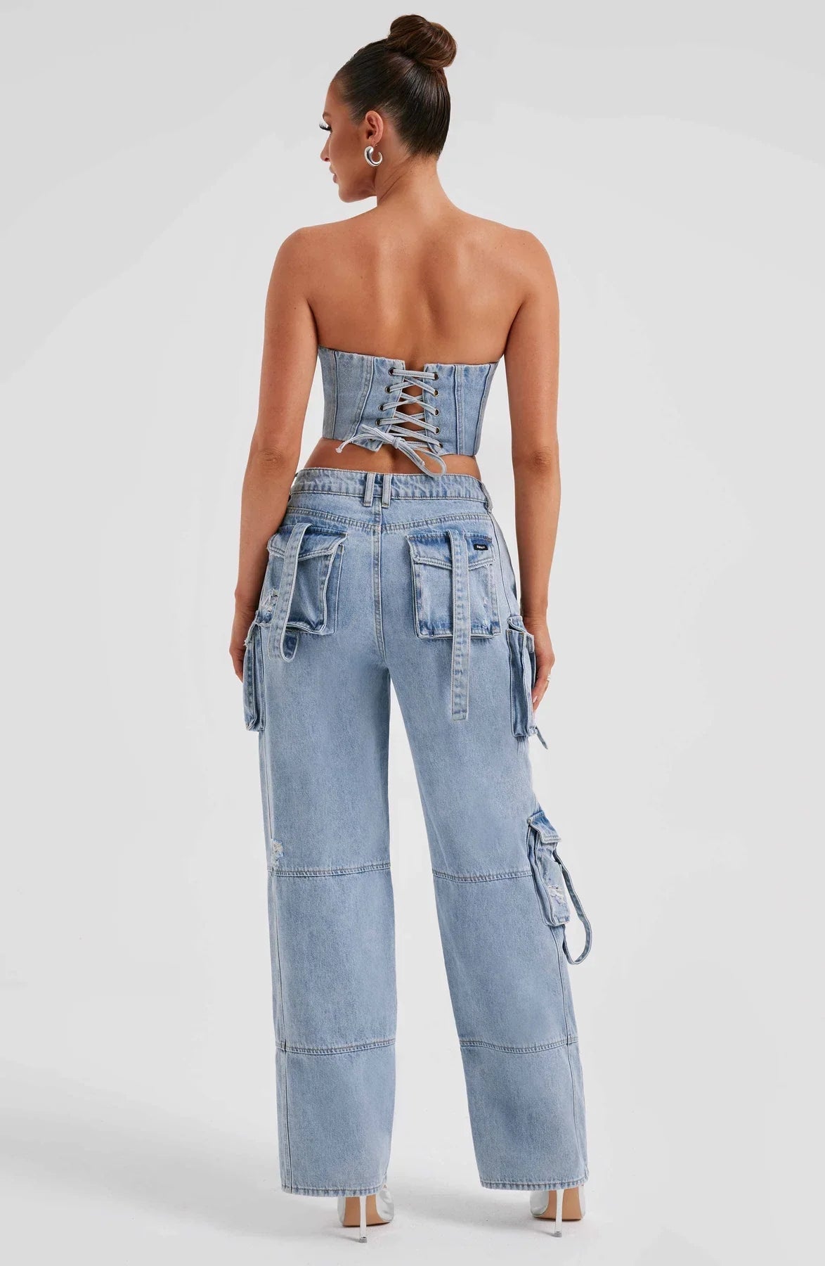 Mila - Stilvolles zweiteiliges Denim-Set aus trägerlosem Top und Cargo-Hose mit Taschen