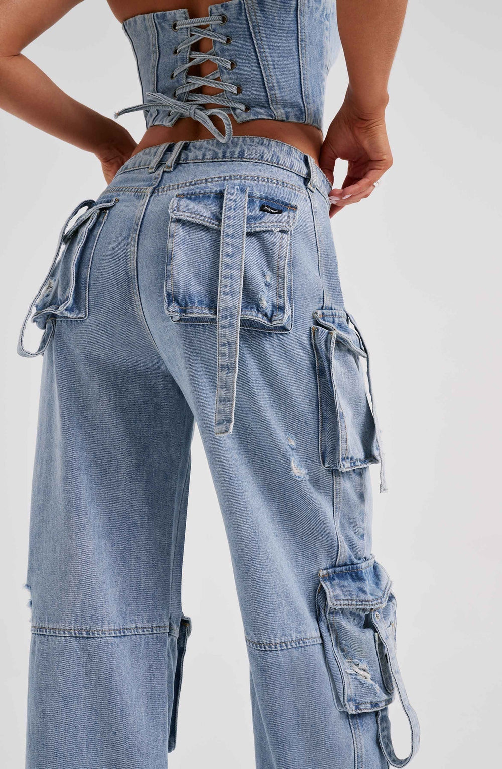 Mila - Stilvolles zweiteiliges Denim-Set aus trägerlosem Top und Cargo-Hose mit Taschen