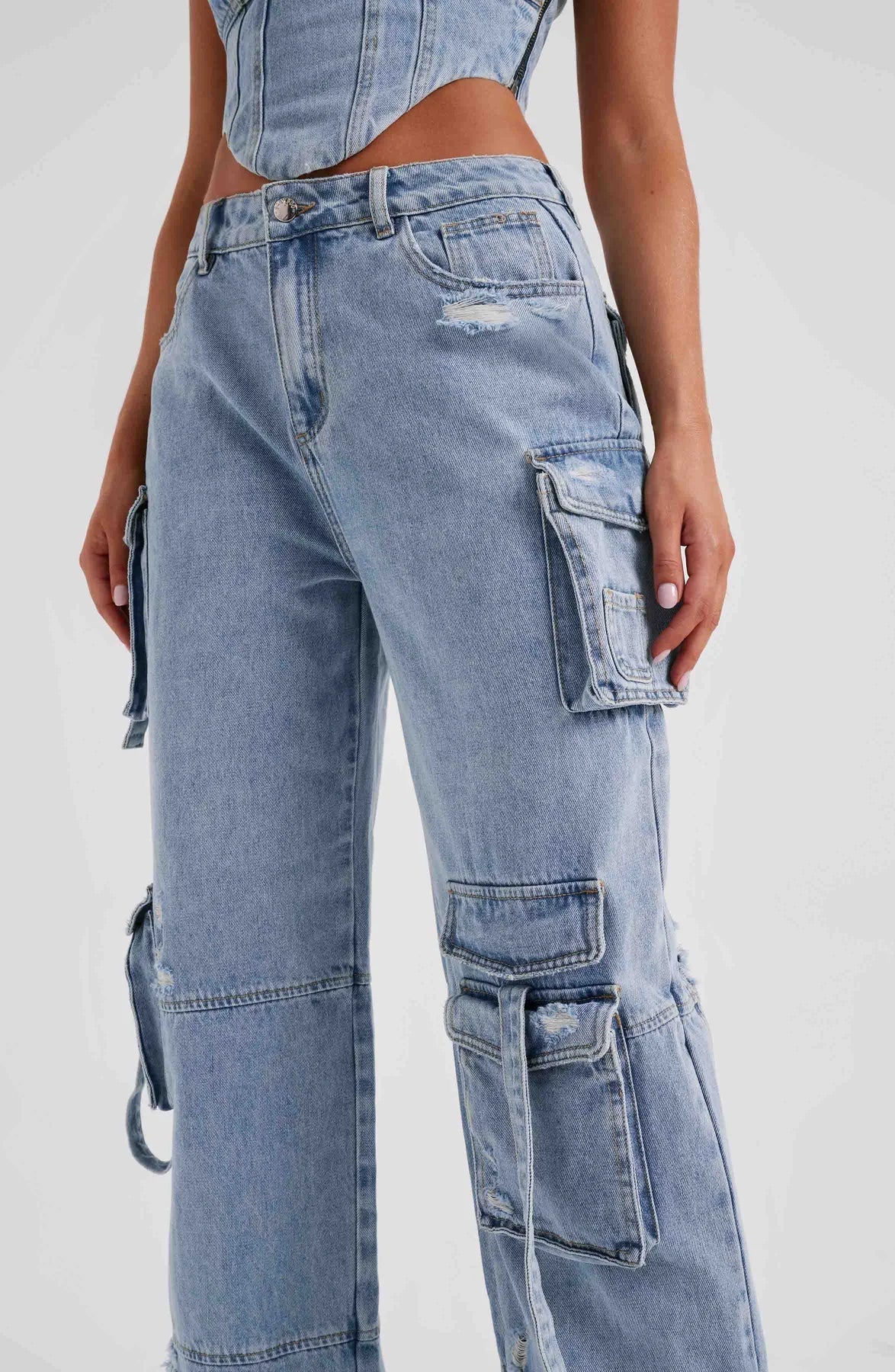 Mila - Stilvolles zweiteiliges Denim-Set aus trägerlosem Top und Cargo-Hose mit Taschen