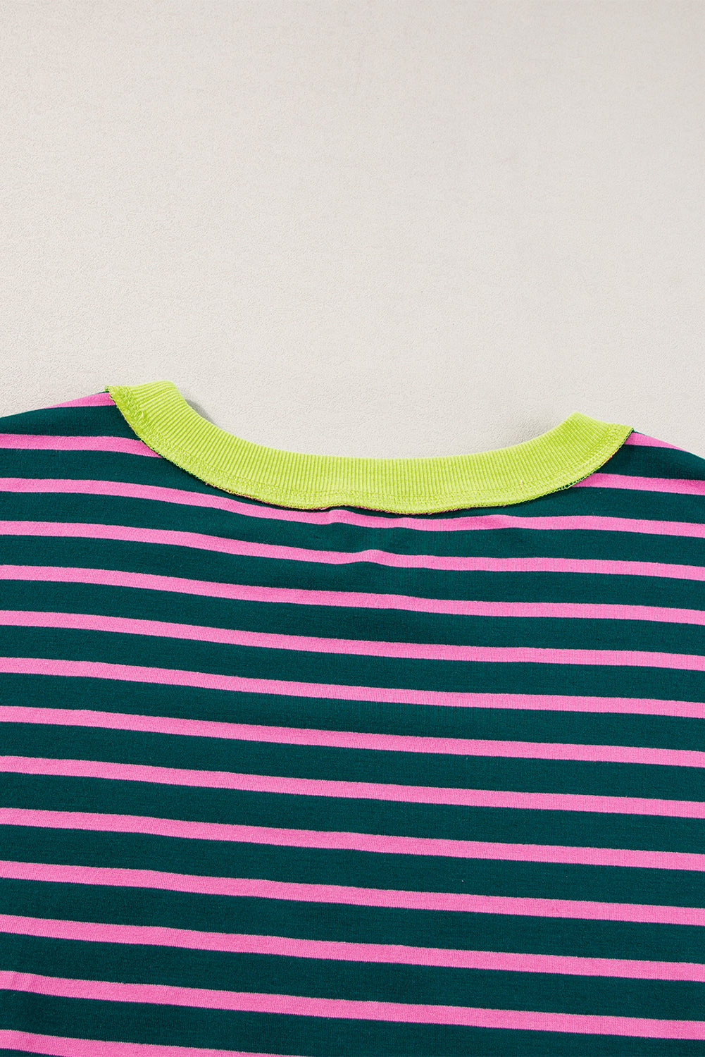 Anna - Horizontal gestreiftes, locker sitzendes T-Shirt mit Kontrastbesatz und weiten, kurzen Ärmeln