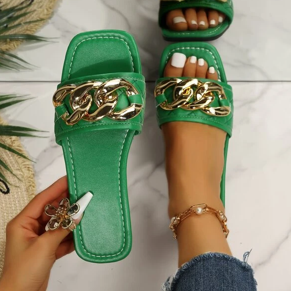 Carny - goldener Glamour, luxuriöse beigefarbene Pantoffeln mit goldenen Kettenakzenten