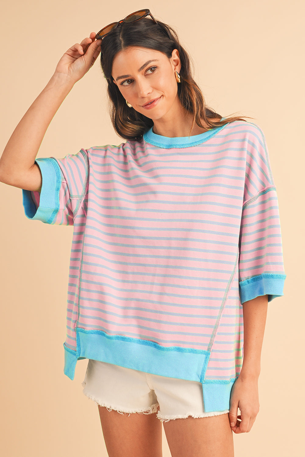 Anna - Horizontal gestreiftes, locker sitzendes T-Shirt mit Kontrastbesatz und weiten, kurzen Ärmeln