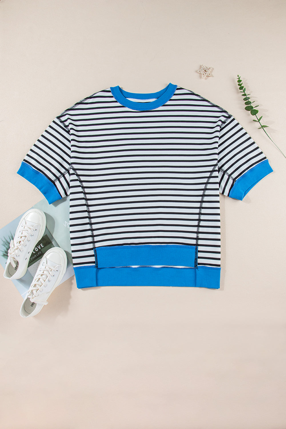 Anna - Horizontal gestreiftes, locker sitzendes T-Shirt mit Kontrastbesatz und weiten, kurzen Ärmeln