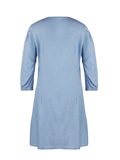Tess - Kurzes Denim-Kleid mit V-Ausschnitt und halben Ärmeln