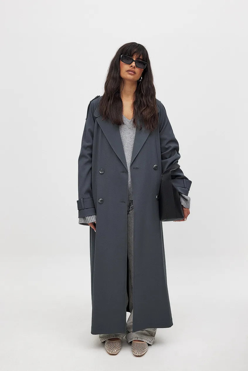 Claire - eleganter langer Trenchcoat mit doppelreihigem Knopfverschluss