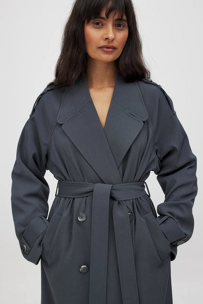 Claire - eleganter langer Trenchcoat mit doppelreihigem Knopfverschluss