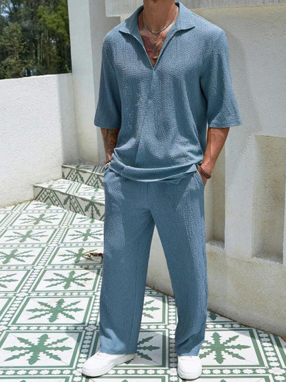Lars - Textur Zweiteiliges Sommerset aus Halbarm-Shirt mit V-Ausschnitt und weit geschnittenen Hosen für Männer