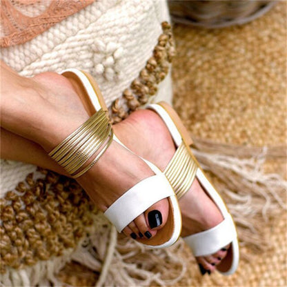 Delilah - Wüstengold, schöne Wildledersandalen mit Metallic-Riemen