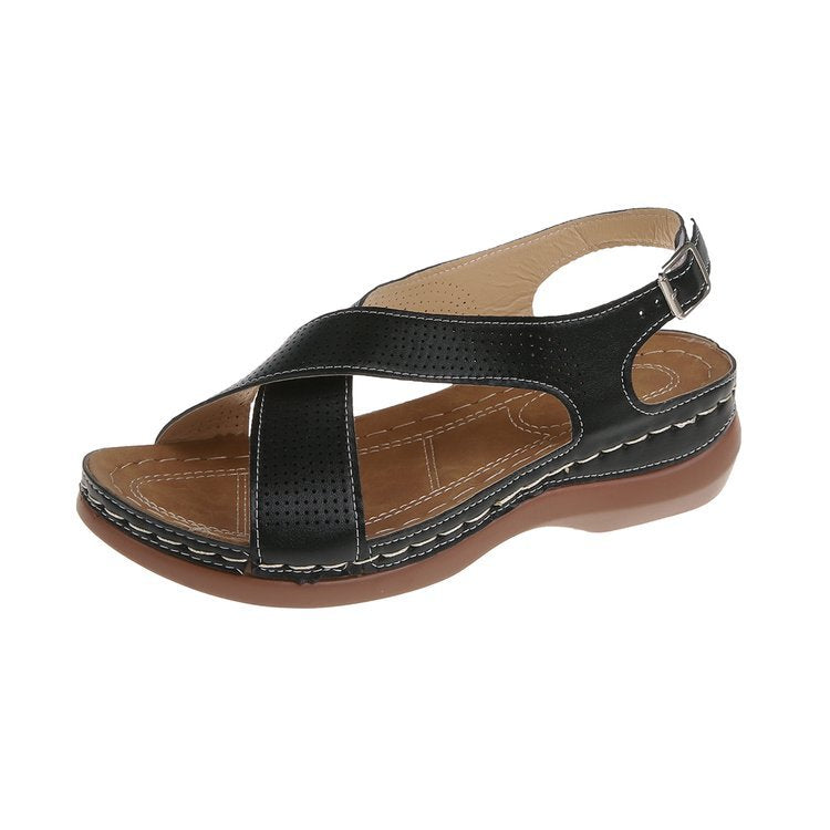 Bitsy - moderne schwarze Ledersandalen mit schicken Ziernähten