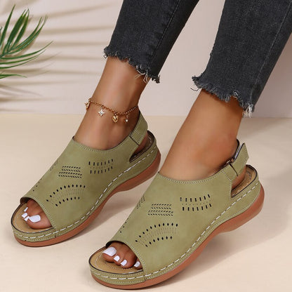 Cappi - olive oasis, stylische grüne Lederclogs mit schickem perforiert Einzelheiten