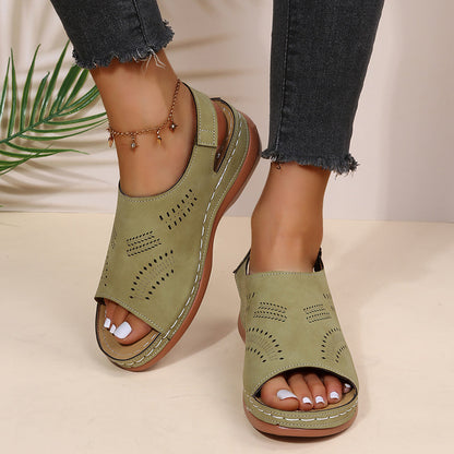 Cappi - olive oasis, stylische grüne Lederclogs mit schickem perforiert Einzelheiten