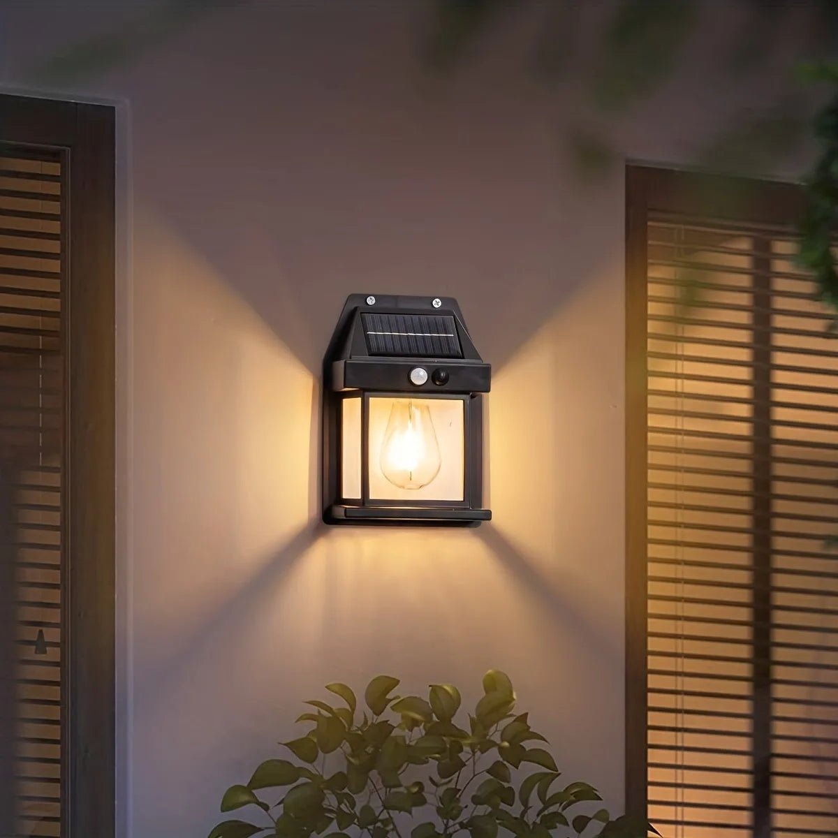 SolarLove Außenwandleuchte mit Solarenergie und intelligentem Bewegungssensor für den Garten oder Balkon